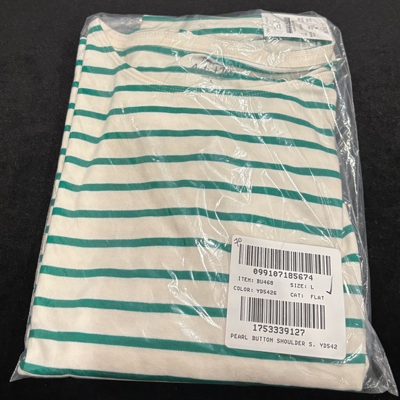 J.CREW Button-shoulder tee in Kelly green and white - Picture 8 of 11